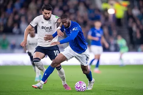 التعادل يحسم موقعة إيفرتون ووست هام بالدوري الإنجليزي